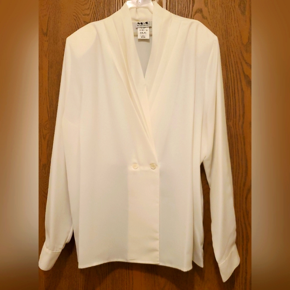 Boutique Brand M & C Uniforms Inc Elegant Cream Color Silk Blouse Sz: 18 NWOT - Picture 1 of 9